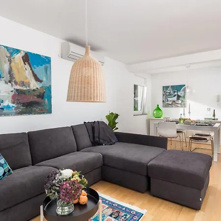 Sea Nest Apartment *